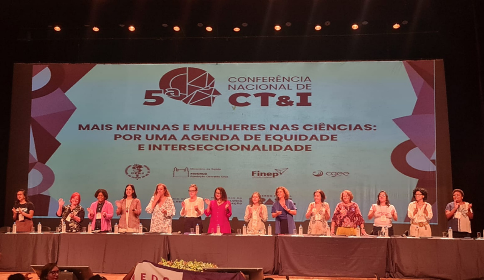 Por mais meninas e mulheres nas ciências: pesquisadoras do INCT Caleidoscópio participam de conferência por equidade de gênero no RJ
