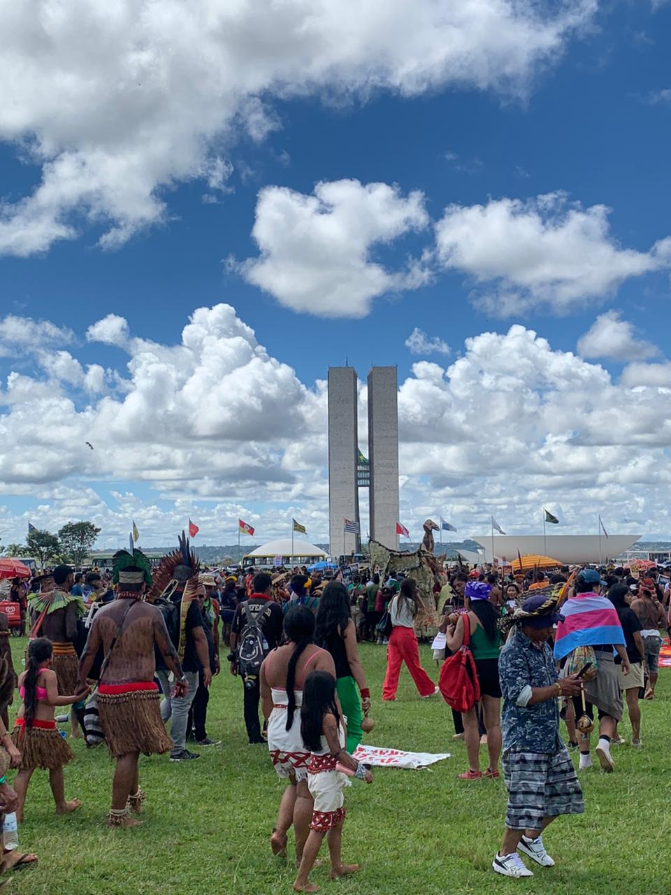 1ª Marcha LGBTQIA+ Indígena faz história no Acampamento Terra Livre (ATL) 2026. Rede Arandu, INCT Caleidoscópio.