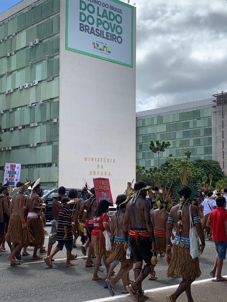1ª Marcha LGBTQIA+ Indígena faz história no Acampamento Terra Livre (ATL) 2026. Rede Arandu, INCT Caleidoscópio.