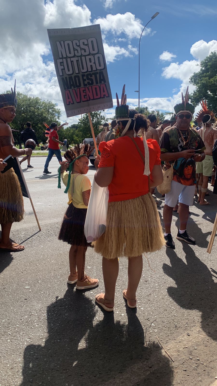 1ª Marcha LGBTQIA+ Indígena faz história no Acampamento Terra Livre (ATL) 2026. Rede Arandu, INCT Caleidoscópio.