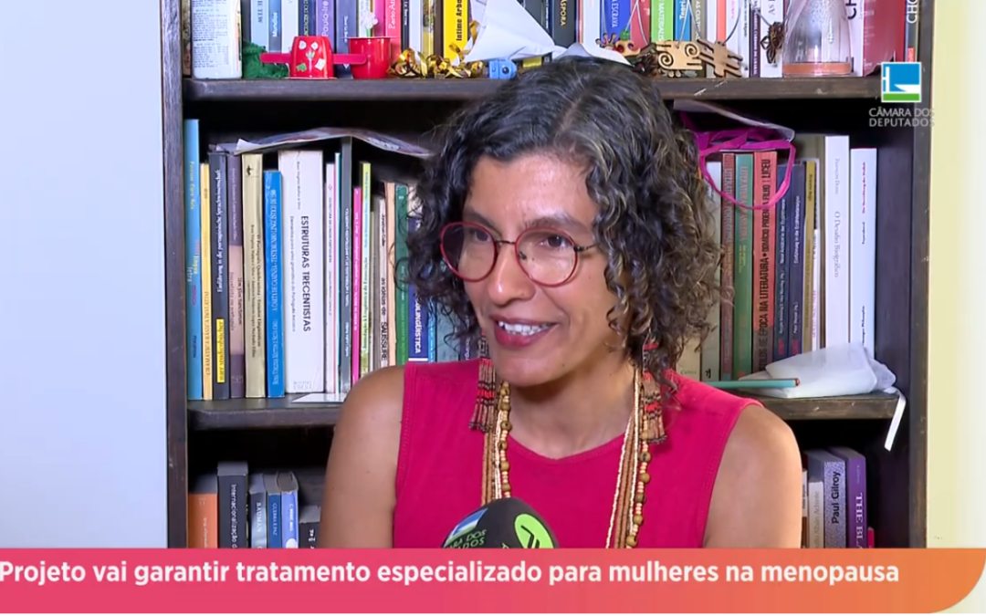 Menopausa em foco no SUS: Jacqueline Fiuza reflete sobre projeto de lei e a importância da atenção integral à saúde de mulheres em reportagem para TV Câmara